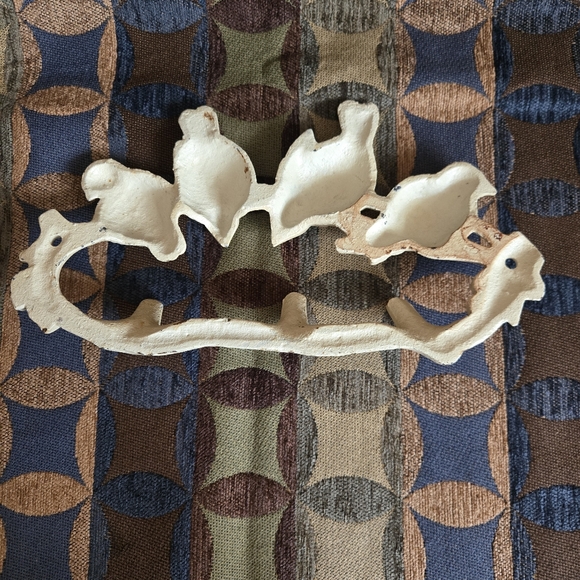Cast Iron Rustic Bird Wall Hook For Keys Or Small Items - Picture 4 of 6